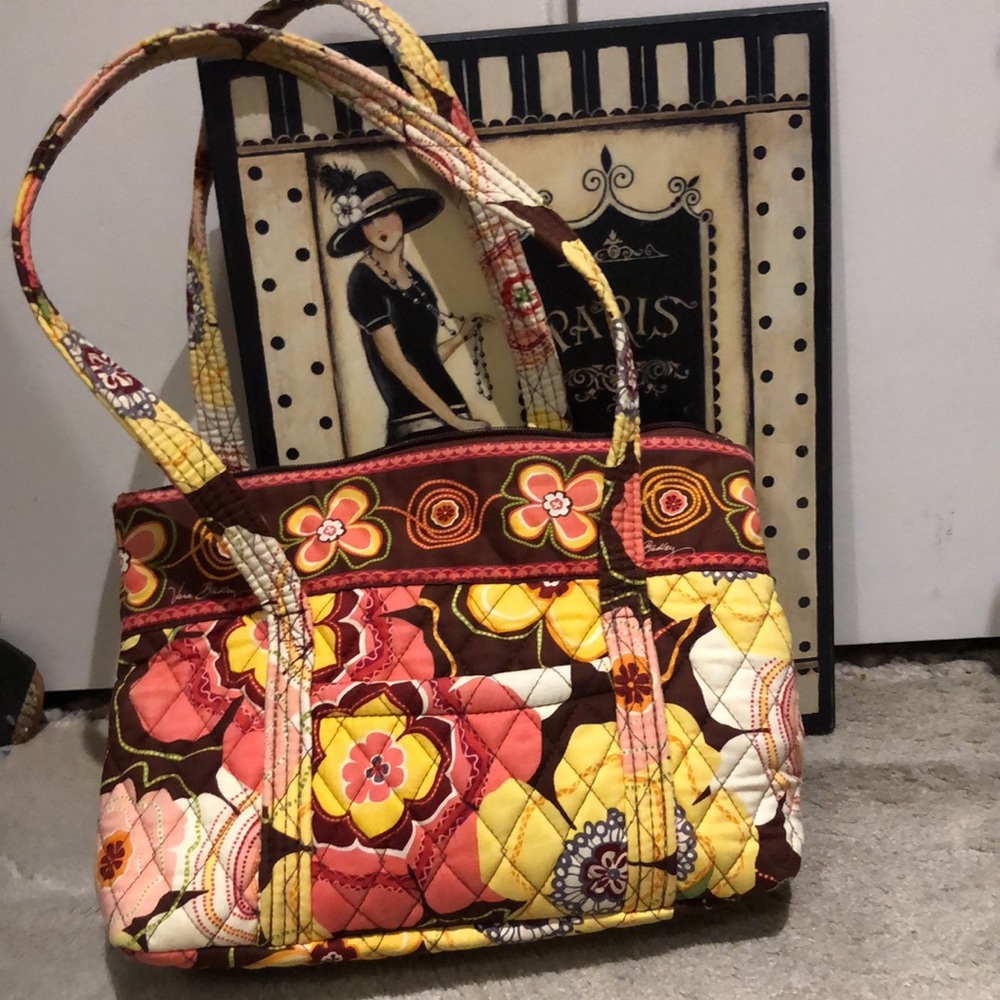 Vera Bradley, small tote/hand bag with zipper closing, and multiple pockets. - Picture 3 of 8